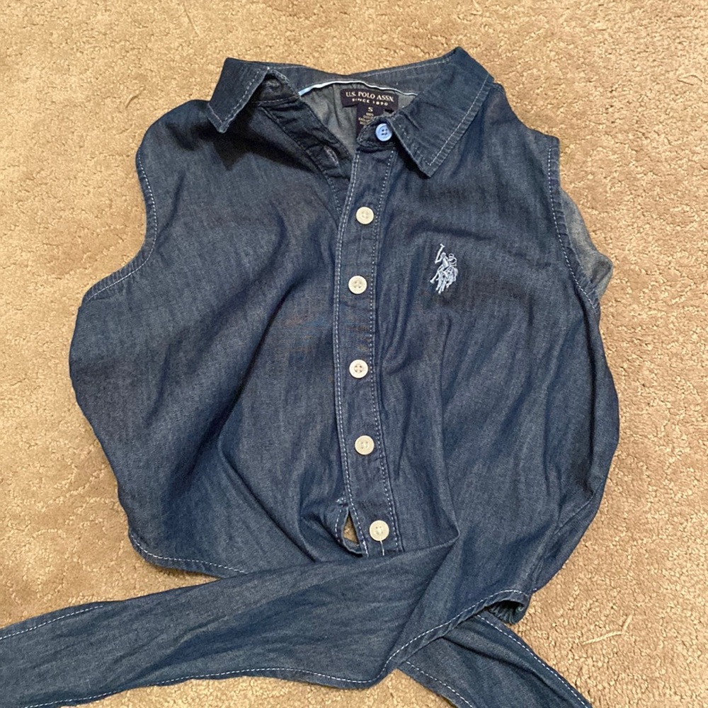 Polo crop top.